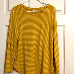 Woman’s top. Old Navy. Size medium.